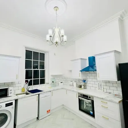 Flat 4 Marine Parade House, 1 East Cliff- Next To Dover Port, White Cliffs, Beach, Castle Exterior photo