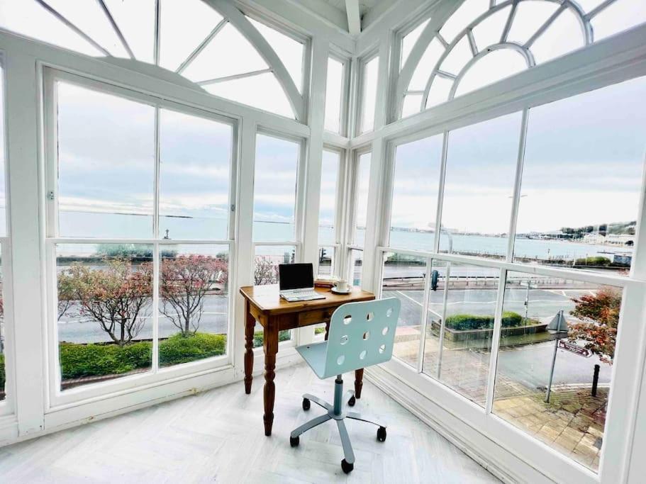 Apartment Flat 4 Marine Parade House, 1 East Cliff- Next To Port, White Cliffs, Beach, Castle *